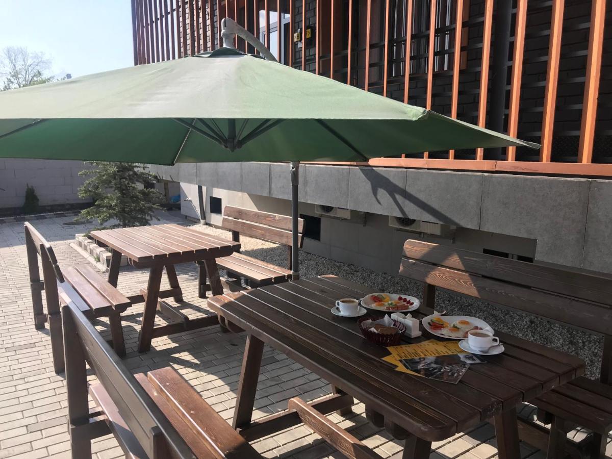Concord Hotel Bishkek Exteriör bild